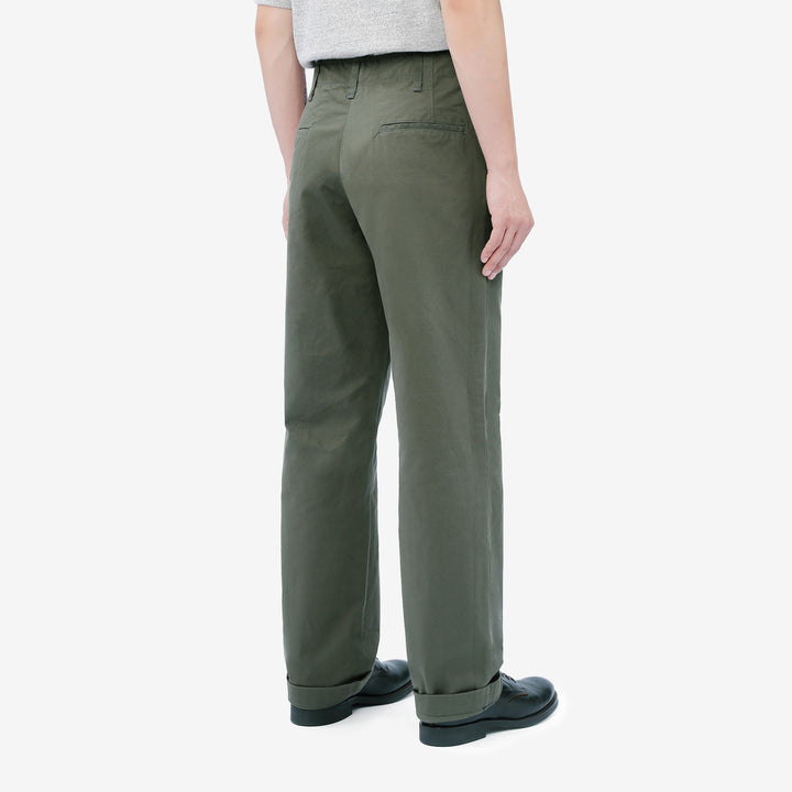 Deluxeware 946A MIL-SPEC ’46 Chino Trousers in Army Green – Model Three-Quarter Back View