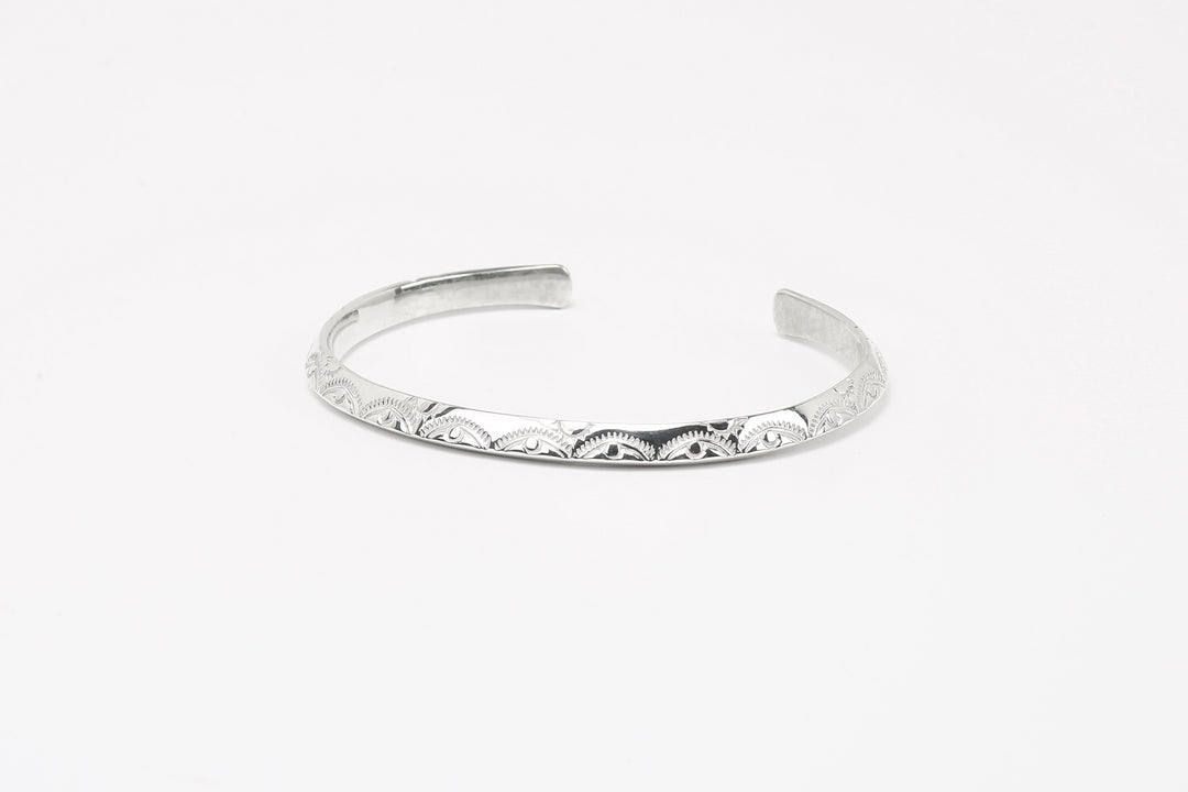MOTO Contemporary Native BC-32 925 Sterling Silver Bangle – Low Front View