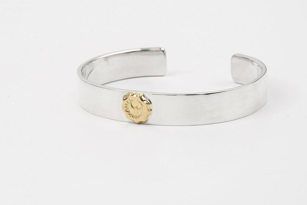 Moto BC-01G eagle silver bangle K18 gold accent native style handmade bracelet Japan close up