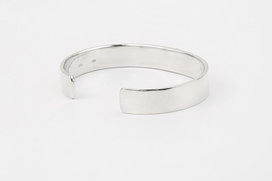 Moto BC-01G eagle silver bangle K18 gold accent native style handmade bracelet Japan side view