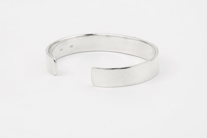 Moto BC-01G eagle silver bangle K18 gold accent native style handmade bracelet Japan side view