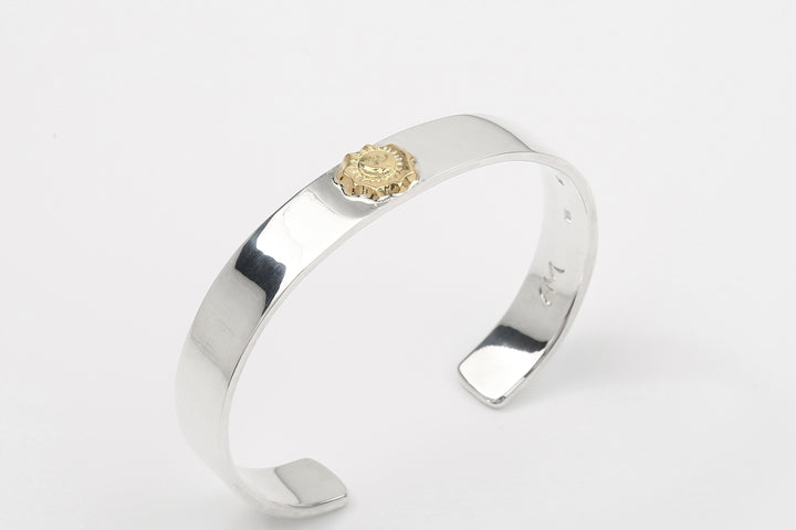 Moto BC-01G eagle silver bangle K18 gold accent native style handmade bracelet Japan close up