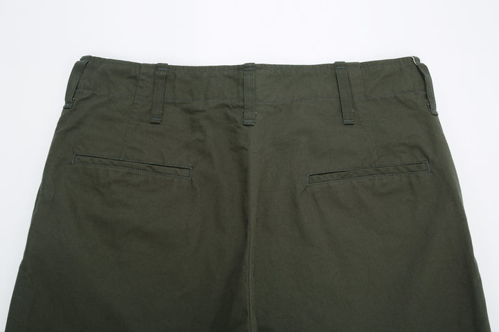 Deluxeware 946A MIL-SPEC ’46 Chino Trousers in Army Green – Back Welt Pocket Construction