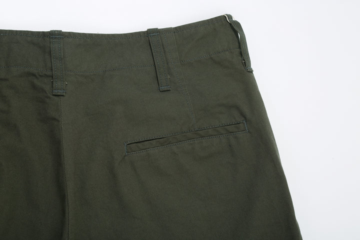 Deluxeware 946A MIL-SPEC ’46 Chino Trousers in Army Green – Back Welt Pocket Detail