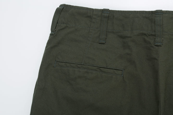Deluxeware 946A MIL-SPEC ’46 Chino Trousers in Army Green – Rear Welt Pocket Detail