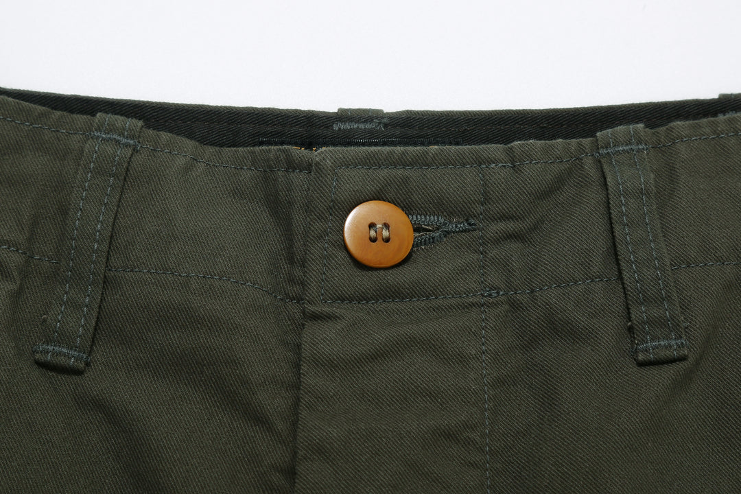 Deluxeware 946A MIL-SPEC ’46 Chino Trousers in Army Green – Waistband Button and Belt Loop Detail