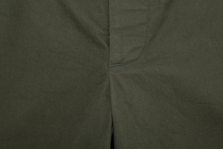 Deluxeware 946A MIL-SPEC ’46 Chino Trousers in Army Green – Front Fly Stitching Detail