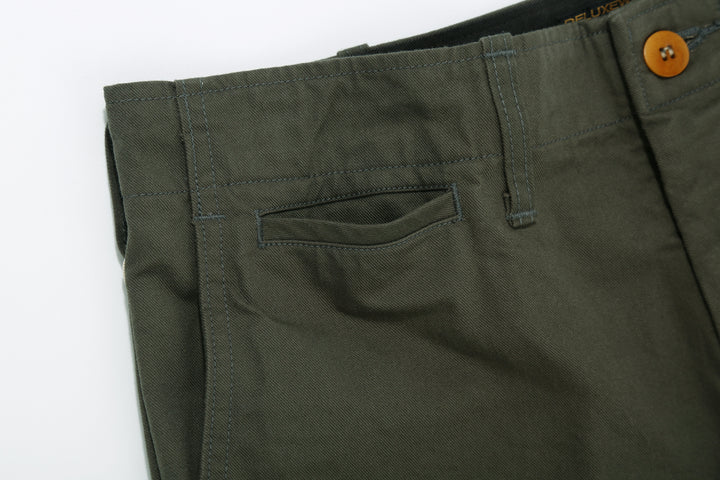 Deluxeware 946A MIL-SPEC ’46 Chino Trousers in Army Green – Front Coin Pocket Close Up
