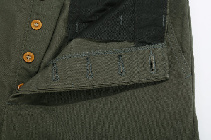 Deluxeware 946A MIL-SPEC ’46 Chino Trousers in Army Green – Buttonhole and Fly Stitching Detail