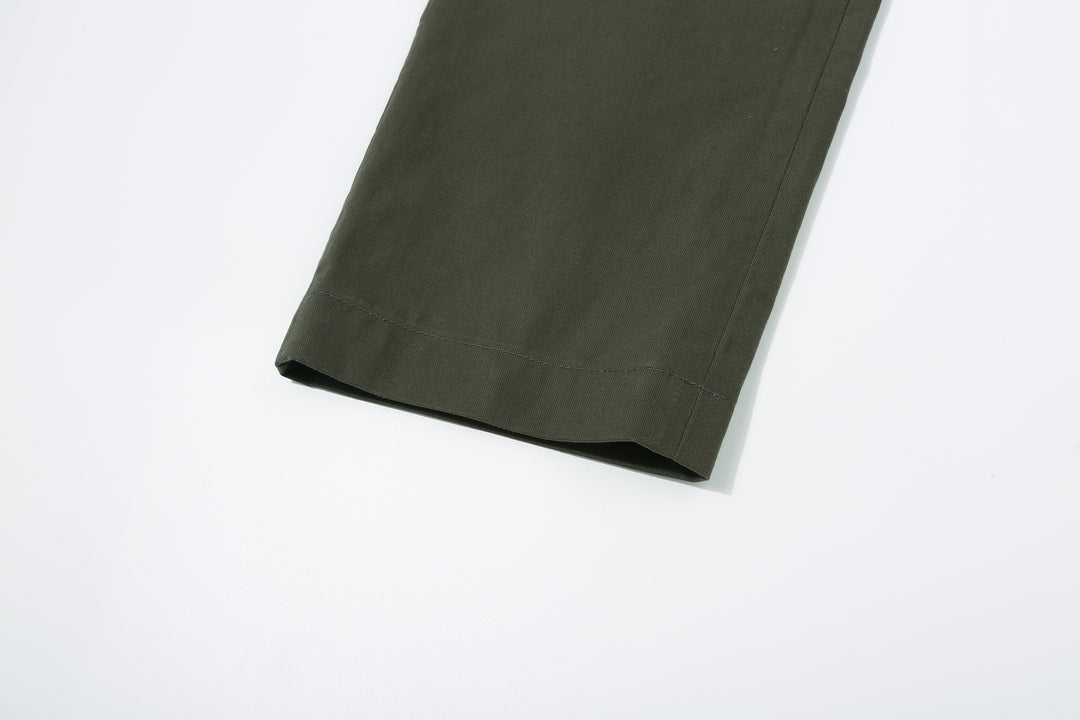 Deluxeware 946A MIL-SPEC ’46 Chino Trousers in Army Green – Trouser Hem Detail