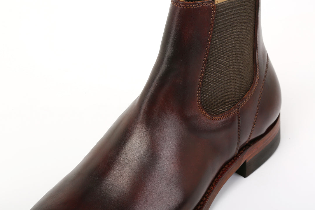 Moto Lot 1050 side gore boots Italian horsebutt leather brown leather close up
