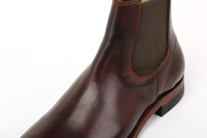 Moto Lot 1050 side gore boots Italian horsebutt leather brown leather close up
