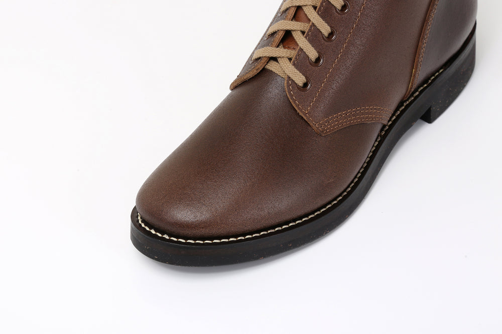 Skoob Infantry Service Boots Horween waxed flesh leather front view toe close up
