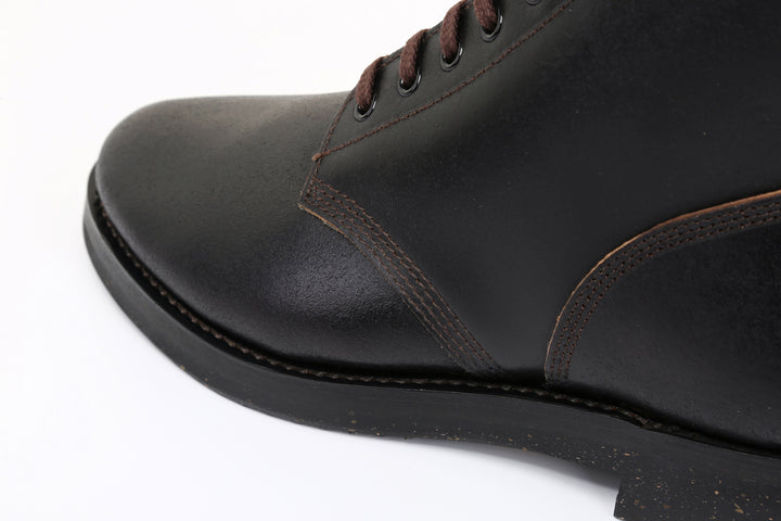 Skoob Infantry M-43 boots Horween waxed flesh leather black stitch close up