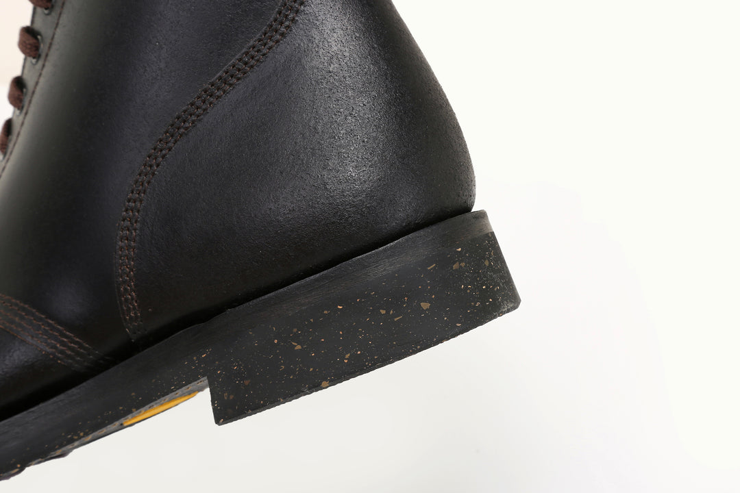 Skoob Infantry M-43 boots Horween waxed flesh leather heel close up
