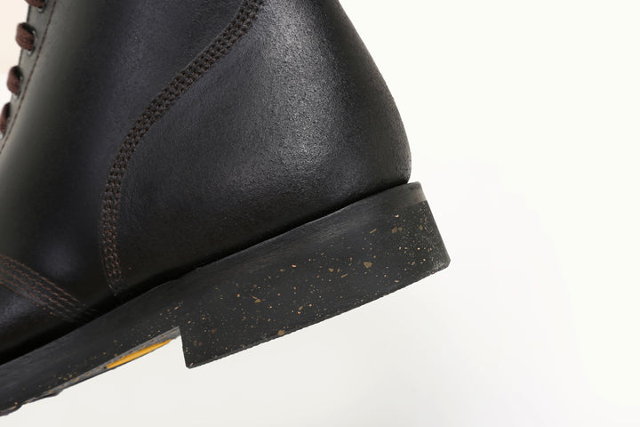 Skoob Infantry M-43 boots Horween waxed flesh leather heel close up