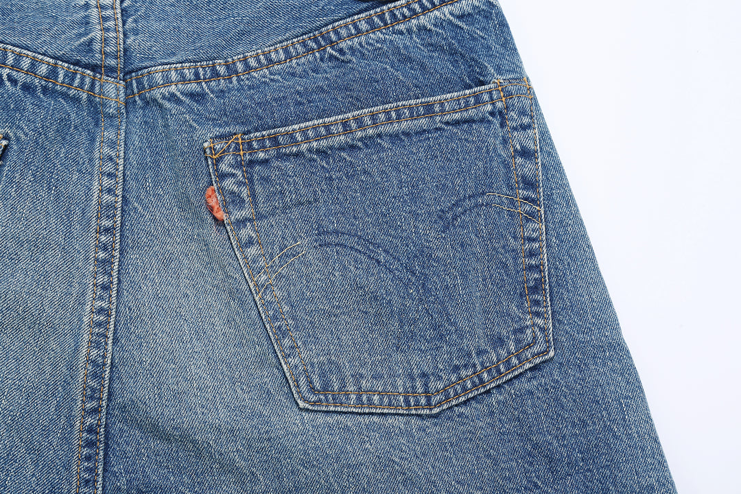 Warehouse 1101 2nd hand selvedge denim jeans vintage wash light indigo straight fit made in Japan back pocket